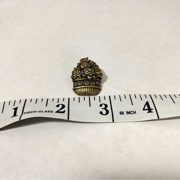 Basket of Flowers Signed JJ Pin - Picture 3 of 4